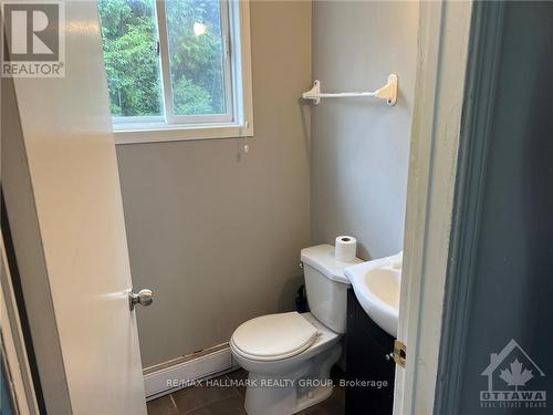 12 Craig Street, Perth, ON - Indoor Photo Showing Bathroom