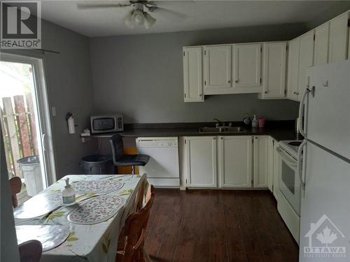 12 Craig Street, Perth, ON - Indoor Photo Showing Kitchen