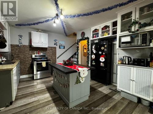 136 Kimberly Avenue, Timmins, ON - Indoor Photo Showing Kitchen