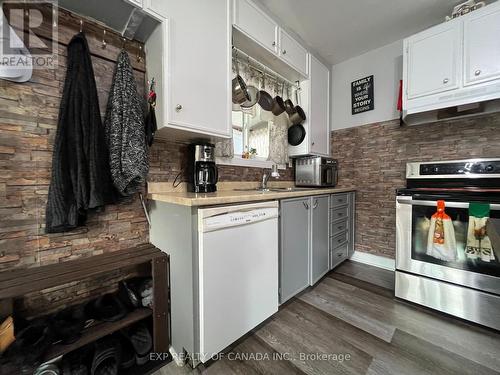 136 Kimberly Avenue, Timmins, ON - Indoor Photo Showing Kitchen