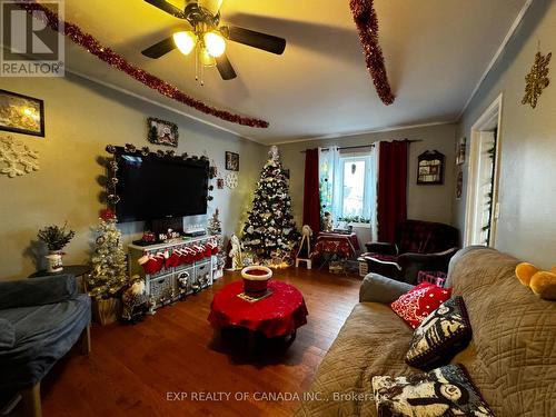 136 Kimberly Avenue, Timmins, ON - Indoor Photo Showing Living Room