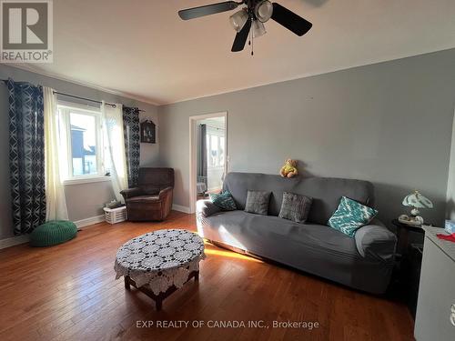 136 Kimberly Avenue, Timmins, ON - Indoor Photo Showing Living Room