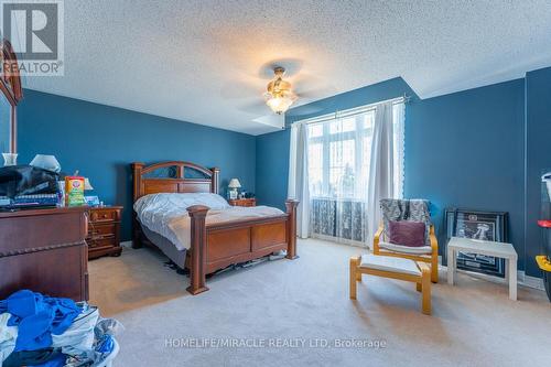 2 Kennedy Boulevard, New Tecumseth, ON - Indoor Photo Showing Bedroom