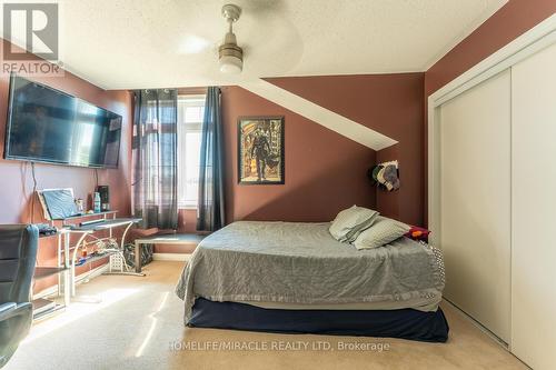 2 Kennedy Boulevard, New Tecumseth, ON - Indoor Photo Showing Bedroom