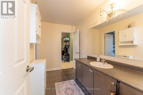 2 Kennedy Boulevard, New Tecumseth, ON - Indoor Photo Showing Bathroom