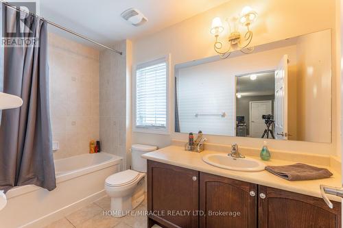 2 Kennedy Boulevard, New Tecumseth, ON - Indoor Photo Showing Bathroom