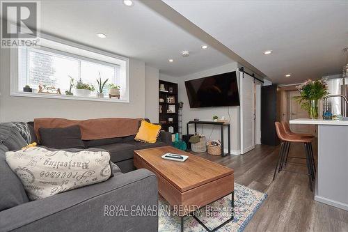 1 Kennedy Boulevard, New Tecumseth, ON - Indoor Photo Showing Living Room