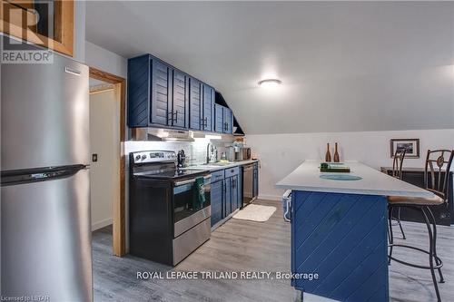 7575 Biddulph Street, Lambton Shores (Port Franks), ON - Indoor Photo Showing Kitchen