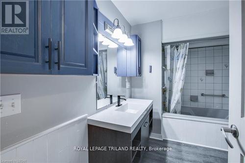 7575 Biddulph Street, Lambton Shores (Port Franks), ON - Indoor Photo Showing Bathroom