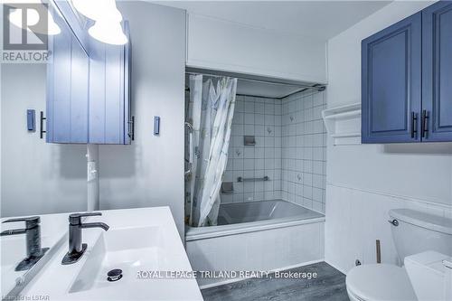 7575 Biddulph Street, Lambton Shores (Port Franks), ON - Indoor Photo Showing Bathroom