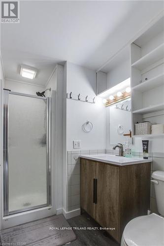 7575 Biddulph Street, Lambton Shores (Port Franks), ON - Indoor Photo Showing Bathroom