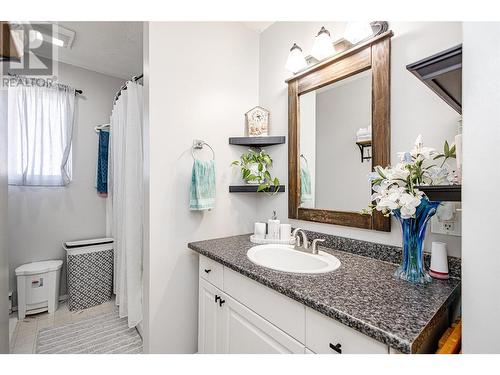 185 Taylor Road Unit# 4, Kelowna, BC - Indoor Photo Showing Bathroom