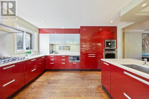 257 Roseland Crescent, Burlington, ON - Indoor Photo Showing Kitchen With Upgraded Kitchen