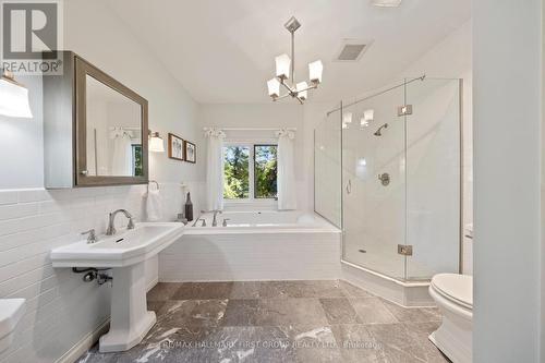 257 Roseland Crescent, Burlington, ON - Indoor Photo Showing Bathroom