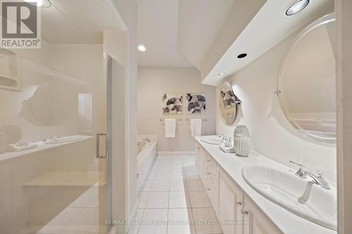 257 Roseland Crescent, Burlington, ON - Indoor Photo Showing Bathroom