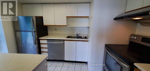 1706 - 4470 Tucana Court, Mississauga, ON - Indoor Photo Showing Kitchen