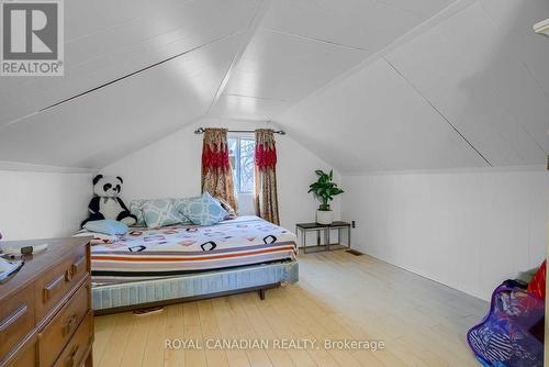 571 West 5Th Street, Hamilton, ON - Indoor Photo Showing Bedroom