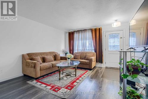 571 West 5Th Street, Hamilton, ON - Indoor Photo Showing Living Room