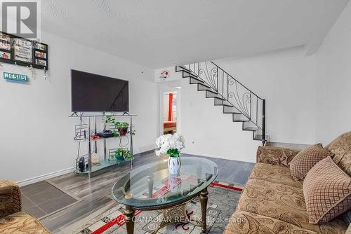 571 West 5Th Street, Hamilton, ON - Indoor Photo Showing Living Room