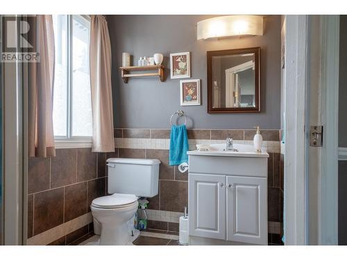 1801 Mission Road, Vernon, BC - Indoor Photo Showing Bathroom