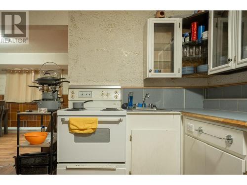 1801 Mission Road, Vernon, BC - Indoor Photo Showing Kitchen