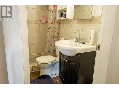 1801 Mission Road, Vernon, BC - Indoor Photo Showing Bathroom