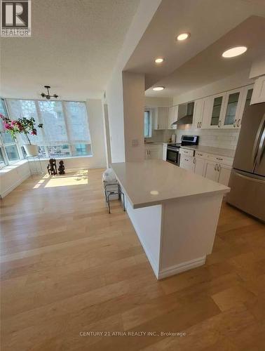 Lph01 - 29 Pemberton Avenue, Toronto, ON - Indoor Photo Showing Kitchen