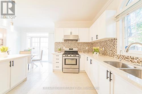 460 Sonoma Boulevard, Vaughan, ON - Indoor Photo Showing Kitchen With Double Sink With Upgraded Kitchen