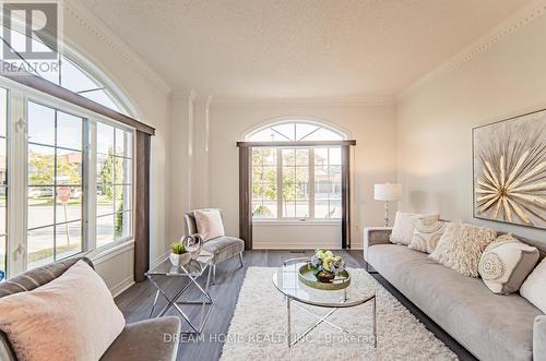 460 Sonoma Boulevard, Vaughan, ON - Indoor Photo Showing Living Room