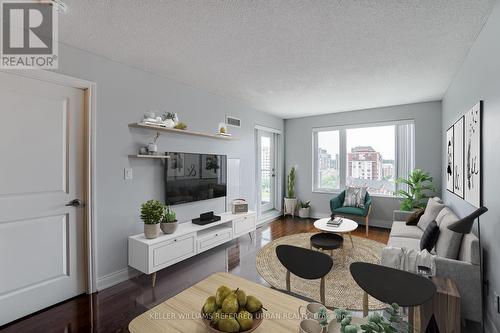 1002 - 273 South Park Road, Markham, ON - Indoor Photo Showing Living Room