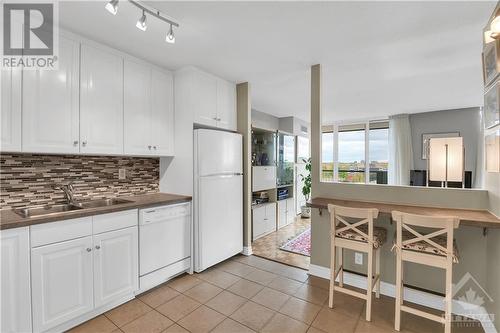 Kitchen - 2951 Riverside Drive Unit#707, Ottawa, ON - Indoor Photo Showing Kitchen With Double Sink