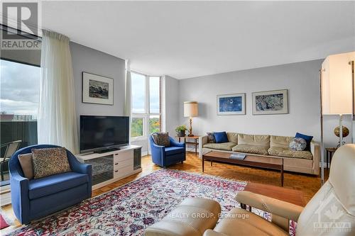 707 - 2951 Riverside Drive, Ottawa, ON - Indoor Photo Showing Living Room