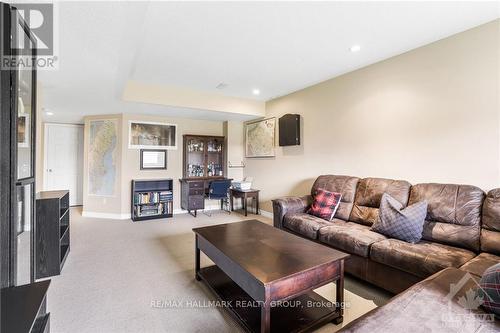 2229 Marble Crescent, Clarence-Rockland, ON - Indoor Photo Showing Living Room