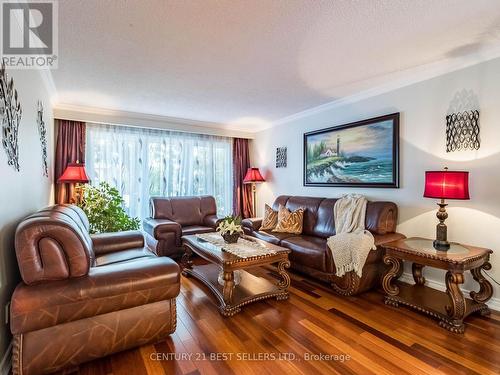 4172 Rayfield Court, Mississauga, ON - Indoor Photo Showing Living Room