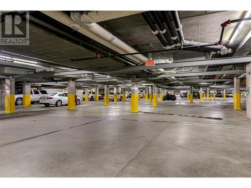 1088 Sunset Drive Unit# 535, Kelowna, BC - Indoor Photo Showing Garage