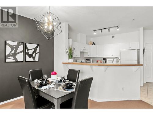 1088 Sunset Drive Unit# 535, Kelowna, BC - Indoor Photo Showing Dining Room