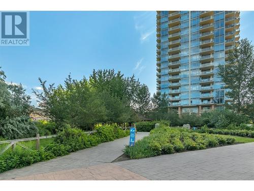 1088 Sunset Drive Unit# 644, Kelowna, BC - Outdoor With Balcony With Facade