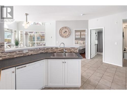 1088 Sunset Drive Unit# 644, Kelowna, BC - Indoor Photo Showing Kitchen With Double Sink