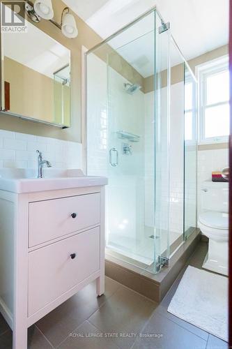 107 Augusta Street, Hamilton, ON - Indoor Photo Showing Bathroom