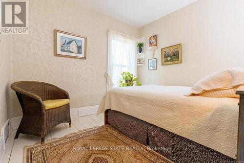 107 Augusta Street, Hamilton, ON - Indoor Photo Showing Bedroom