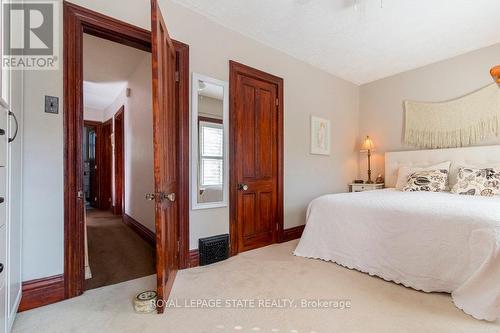 107 Augusta Street, Hamilton, ON - Indoor Photo Showing Bedroom