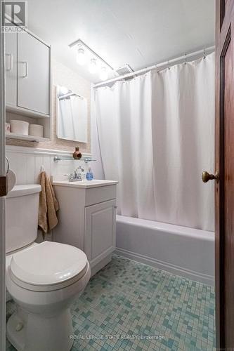 107 Augusta Street, Hamilton, ON - Indoor Photo Showing Bathroom