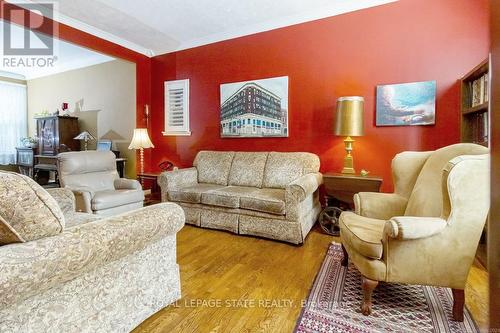 107 Augusta Street, Hamilton, ON - Indoor Photo Showing Living Room