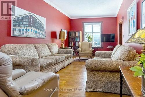 107 Augusta Street, Hamilton, ON - Indoor Photo Showing Living Room