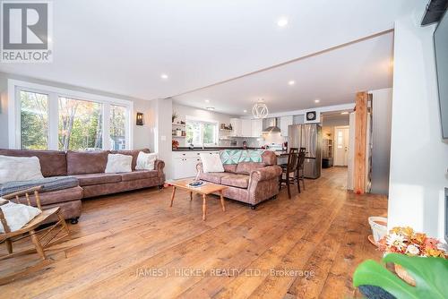 32779 Highway 17, Deep River, ON - Indoor Photo Showing Living Room