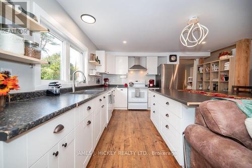 32779 Highway 17, Deep River, ON - Indoor Photo Showing Kitchen