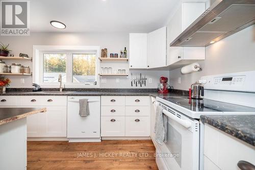 32779 Highway 17, Deep River, ON - Indoor Photo Showing Kitchen