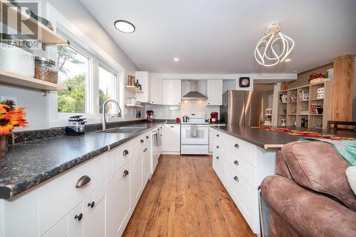 32779 Highway 17 Highway, Deep River, ON - Indoor Photo Showing Kitchen