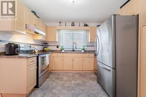 B11 - 427 Victoria Road N, Guelph, ON - Indoor Photo Showing Kitchen With Stainless Steel Kitchen