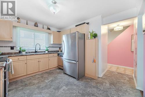 B11 - 427 Victoria Road N, Guelph, ON - Indoor Photo Showing Kitchen With Stainless Steel Kitchen